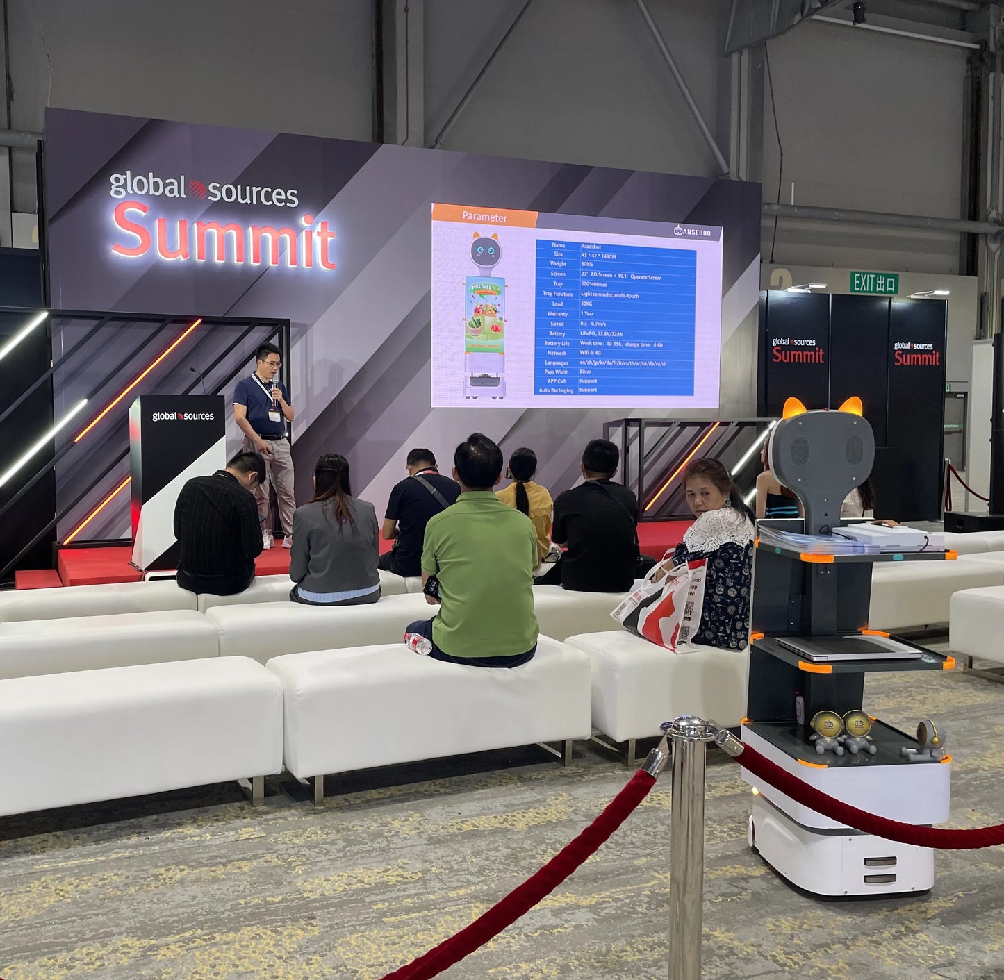 2024 Hot Sale Advertising Robot Humanoid Intelligent Autonomous Advertising Robot Delivery Food With 27 Inch Screen for Party